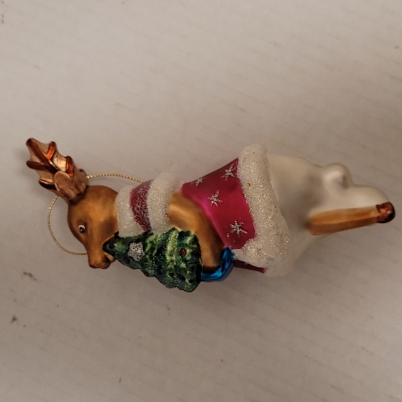 Adorable Reindeer Holding  a Christmas Tree Ornament - Picture 8 of 16
